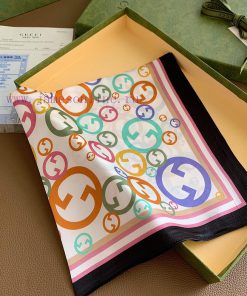 Gucci Gucci100% mulberry silk silk crepe satin versatile small square scarf, with an elegant1gkwz8zg