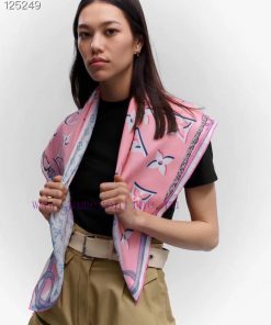 Lv is selling PERFECT MATCH90cm silk square scarves, the most classic and best-selling serievv54fawr