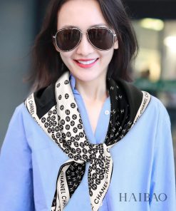 I bought it and said it looks good. I recommend the Chanel LOGO color blocked 90 silk squares9grjhfn