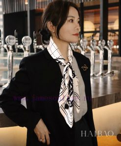The new double C-chain printed 90 silk square scarf is highly recommended for VIP customers.62by0oyb