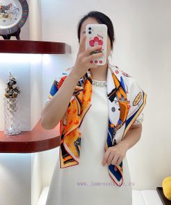 HER/MES equestrian sports have bright colors and a strong sense of three dimensionality. Theqguzyuu8