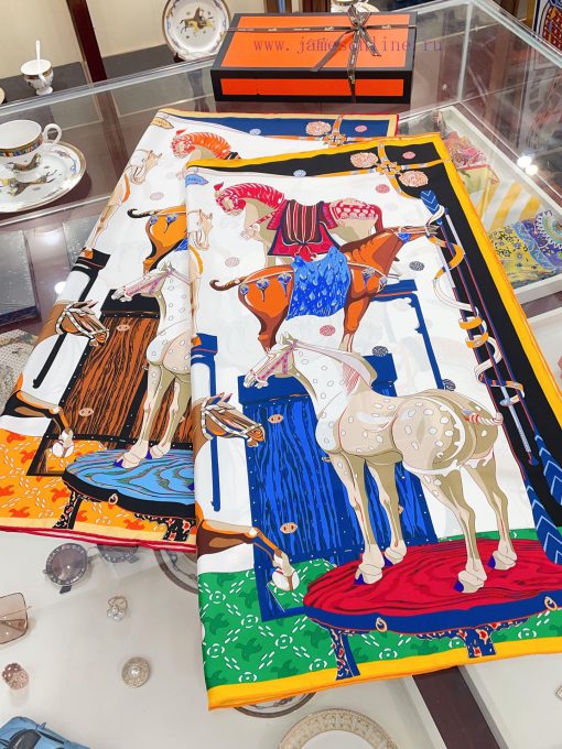 HER/MES equestrian sports have bright colors and a strong sense of three dimensionality. Theqguzyuu8 - Image 3