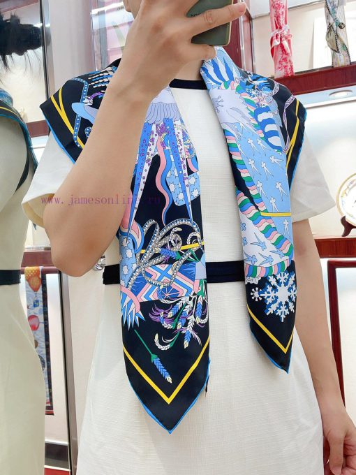 The new silk HERMES looks great and is recommended as the Four Seasons King 90 silk square si1b8zce7