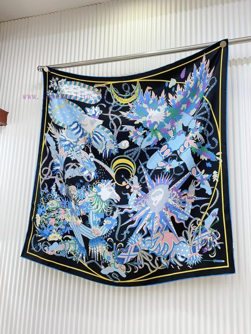 The new silk HERMES looks great and is recommended as the Four Seasons King 90 silk square si1b8zce7 - Image 5