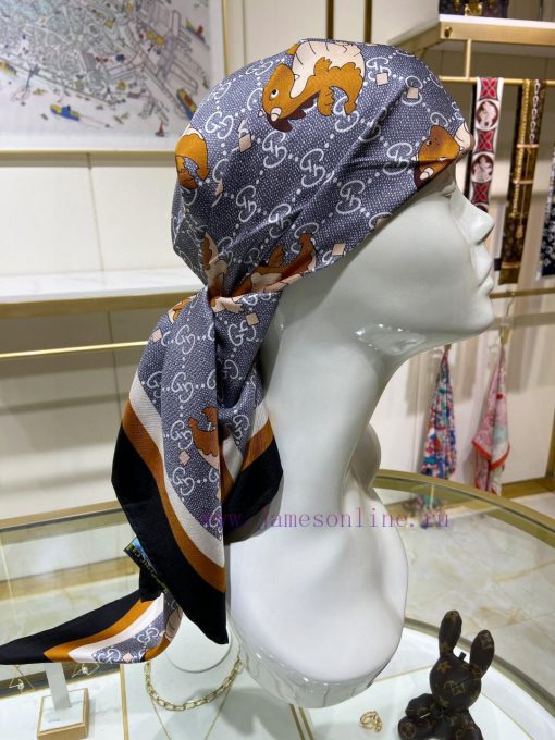 When I bought a new one, they all said it looked good and recommended GG silk square scarvesi27cen6t - Image 6