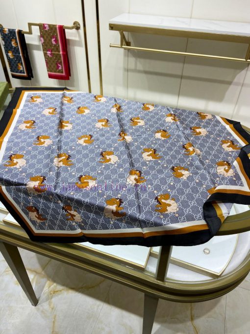 When I bought a new one, they all said it looked good and recommended GG silk square scarvesi27cen6t - Image 10