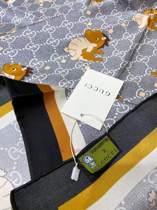 When I bought a new one, they all said it looked good and recommended GG silk square scarvesi27cen6t - Image 11