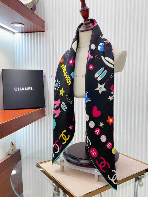 The new Chanel Graffiti LOGO90 Silk Square Scarf is highly recommended by VIPs. You must sta2jjyi79a - Image 8