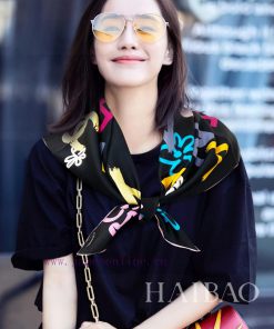 The new Chanel letter logo 90 silk square scarf is highly recommended by VIPs. You must starsnp0fzt3