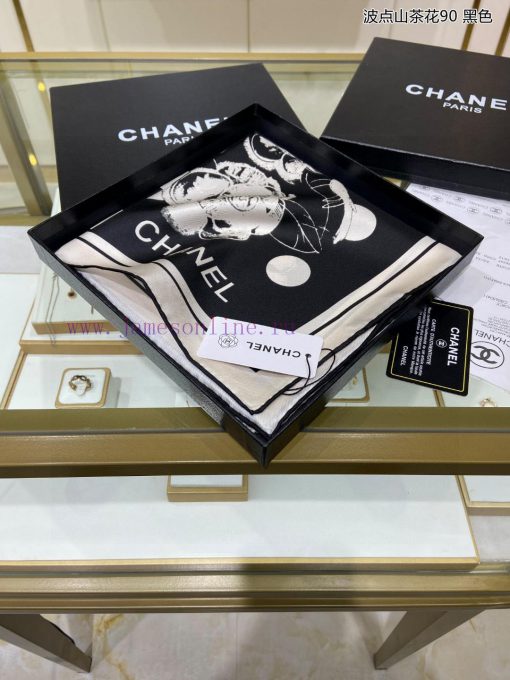 The new Chanel polka dot camellia 90 silk square scarf is highly recommended by VIPs. You mu9jevoo1e - Image 5
