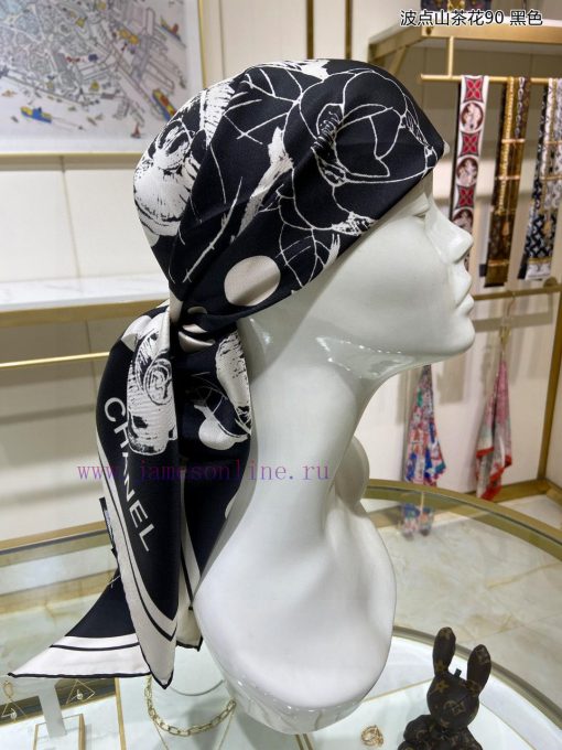 The new Chanel polka dot camellia 90 silk square scarf is highly recommended by VIPs. You mu9jevoo1e - Image 6