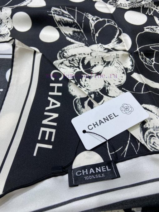 The new Chanel polka dot camellia 90 silk square scarf is highly recommended by VIPs. You mu9jevoo1e - Image 10