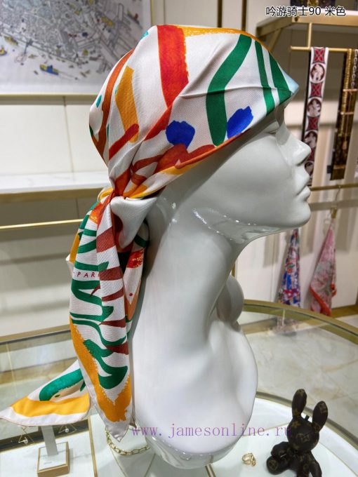 When I bought a new one, I always said it looked good and recommended the 90 silk square scak9717kd4 - Image 6