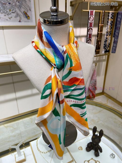 When I bought a new one, I always said it looked good and recommended the 90 silk square scak9717kd4 - Image 7