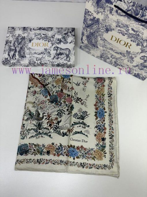 You must start quickly with the new silk square scarf, which is a rare high-end item. Nowada31e2q4r5