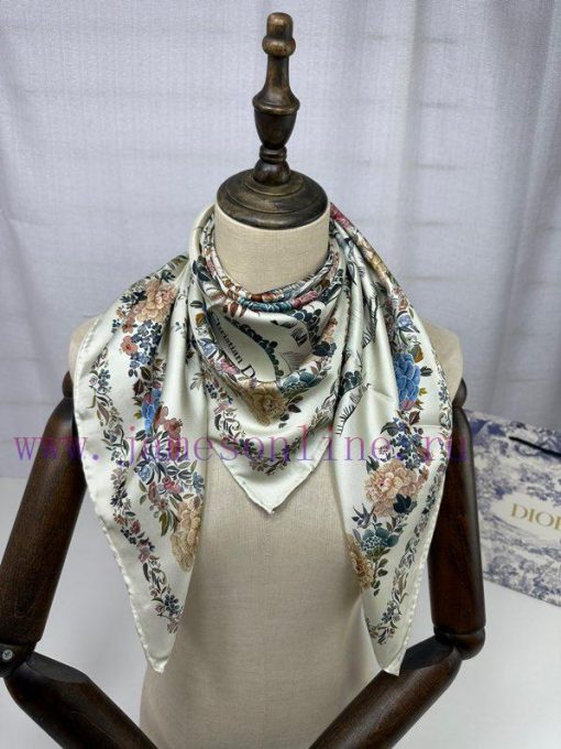 You must start quickly with the new silk square scarf, which is a rare high-end item. Nowada31e2q4r5 - Image 9