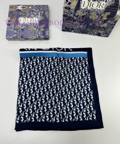 Hot selling silk has arrived. Di/or's latest flagship product is the D-letter lock 90 silk swkrd767r