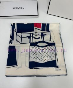 The best quality, this Chanel is huge and easy to match with a relaxed and confident temperahpixlcl1