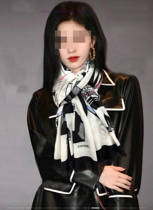 Chanel 2024 is so beautiful that it's a heart wrenching flower double c cashmere long scarf.bsaf4ozz - Image 2