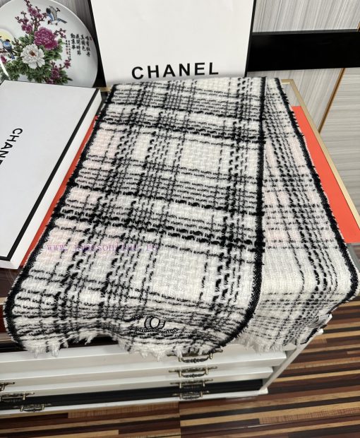 The Chanel 2024 striped series is a unisex couple's style that never goes out of style and habpjqisv - Image 7
