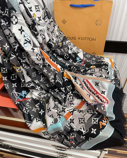 The new Lv top of the line high-end design features a genuine and beautiful shawl paired wit0onds82n - Image 7