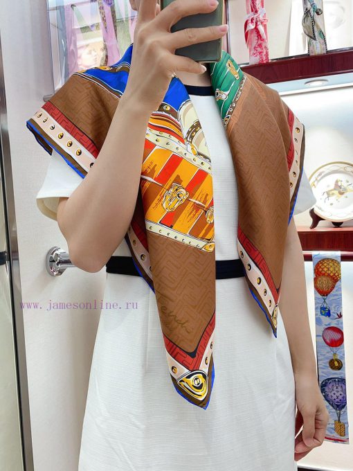 Fendi's latest flagship luggage pattern is a 90 silk small square scarf that is very easy tomz8mvl8g