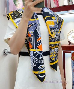 HERMES recommends the Crystal Steed 90 silk small square scarf, which looks great when you b2c6c41a1