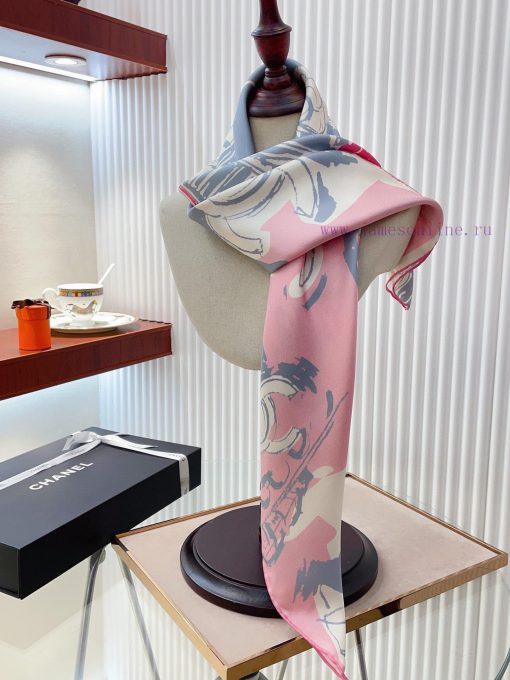 Chanel's top grade twill silk material is handmade with rolled edges, exuding a sense of luxsr7rsbpq - Image 9