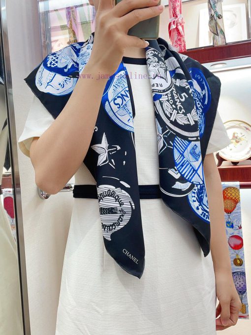 The new Chanel badge 90 silk small square scarf is recommended for VIP customers. Be sure totbvaks1n