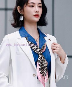 The new Chanel petal print 90 silk square scarf is highly recommended by VIPs. You must hurr0l0zfzo0
