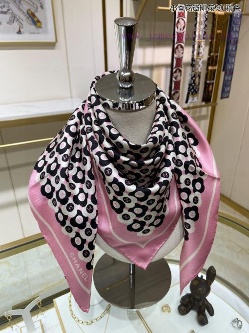 The new Chanel petal print 90 silk square scarf is highly recommended by VIPs. You must hurr0l0zfzo0 - Image 8