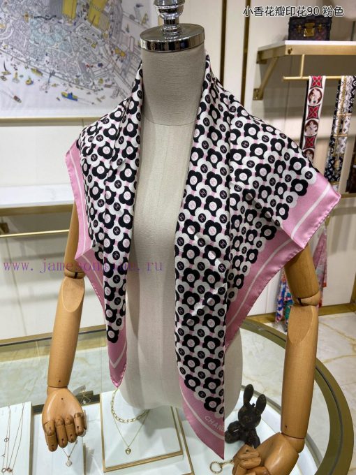 The new Chanel petal print 90 silk square scarf is highly recommended by VIPs. You must hurr0l0zfzo0 - Image 9