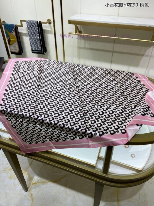 The new Chanel petal print 90 silk square scarf is highly recommended by VIPs. You must hurr0l0zfzo0 - Image 10
