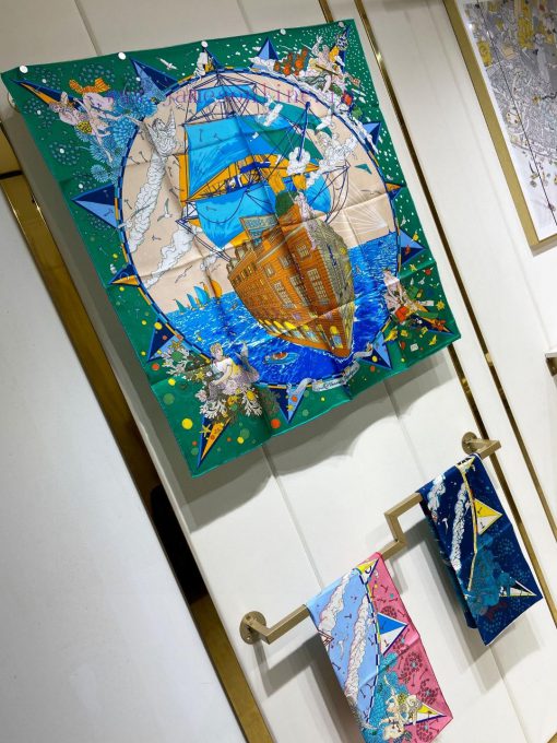 When I bought a new one, they all said it looked good and recommended Herm è s silk scarves.3dokr29v - Image 4