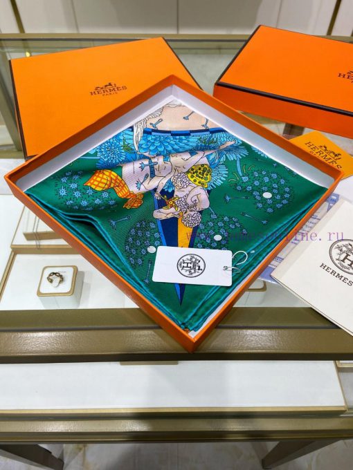 When I bought a new one, they all said it looked good and recommended Herm è s silk scarves.3dokr29v - Image 5