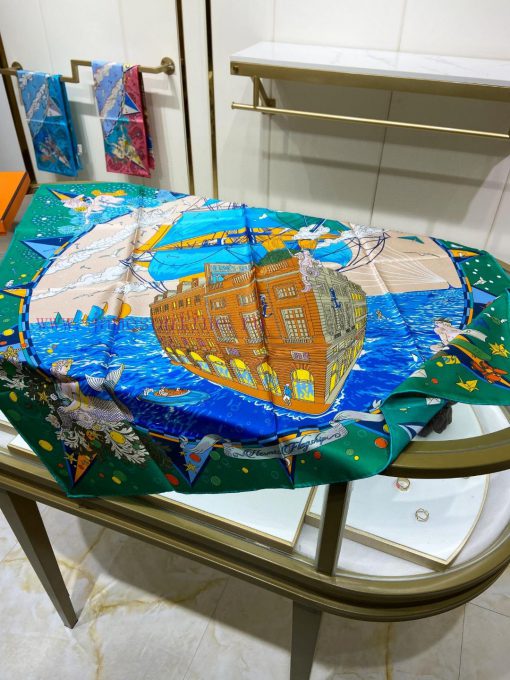 When I bought a new one, they all said it looked good and recommended Herm è s silk scarves.3dokr29v - Image 10