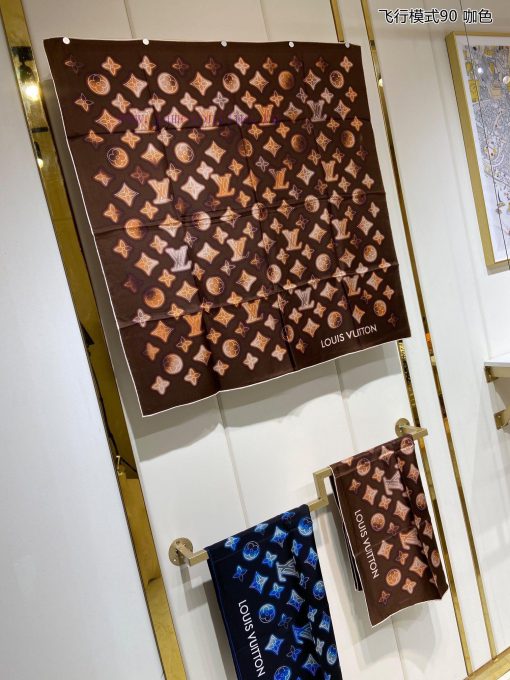 The cow goods are on sale! Sincerely praise the L Flight Mode 90 silk square scarf. Let's biwevy5gnm - Image 4