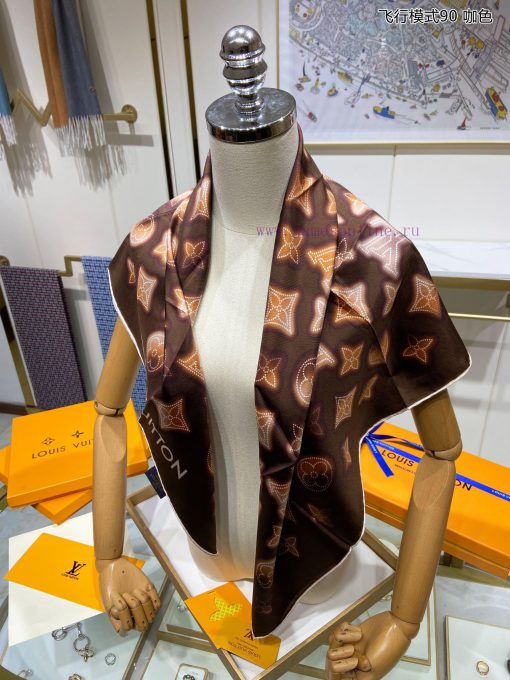 The cow goods are on sale! Sincerely praise the L Flight Mode 90 silk square scarf. Let's biwevy5gnm - Image 8
