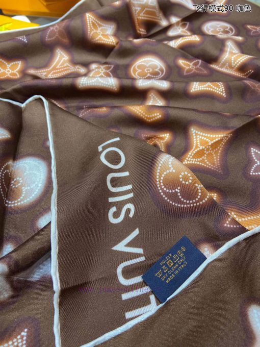The cow goods are on sale! Sincerely praise the L Flight Mode 90 silk square scarf. Let's biwevy5gnm - Image 10