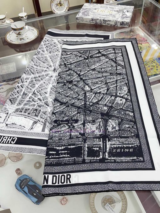 This 18mm double-sided same color square scarf is adorned with the classic Plan de Paris prizcgrrcce - Image 4