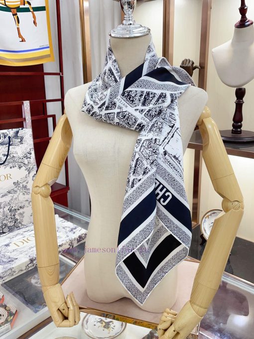 This 18mm double-sided same color square scarf is adorned with the classic Plan de Paris prizcgrrcce - Image 9