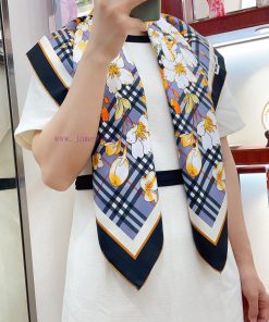 BURBERRY silk square scarves have excellent quality and feel. They are high-end products thaapa9upqn