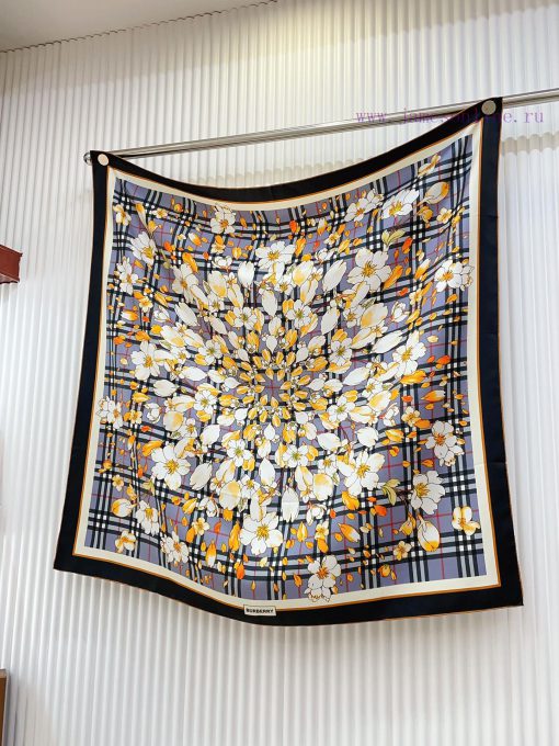 BURBERRY silk square scarves have excellent quality and feel. They are high-end products thaapa9upqn - Image 5