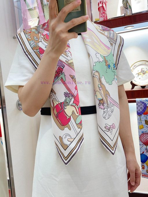 The new HERMES silk handkerchief looks great and is highly recommended. With top-notch craftqmffvqex - Image 2
