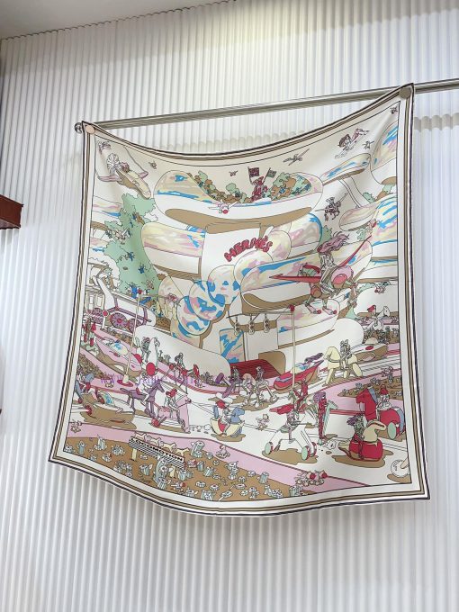 The new HERMES silk handkerchief looks great and is highly recommended. With top-notch craftqmffvqex - Image 5