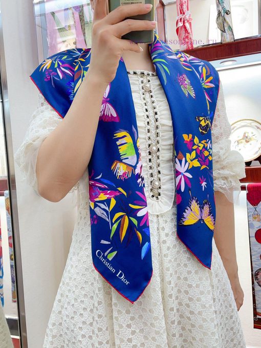 The new D Home synchronized with the new color jungle 90 silk square scarf is selling super qb6bb8jt