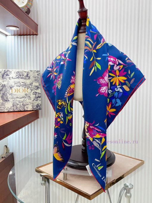 The new D Home synchronized with the new color jungle 90 silk square scarf is selling super qb6bb8jt - Image 10