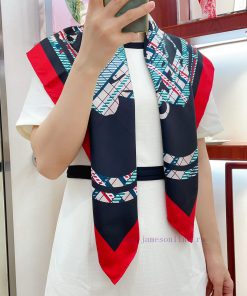 HERMES's new silk scarf is highly recommended for its gorgeous reins and 90 silk square. Witiq946z8k