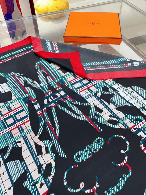 HERMES's new silk scarf is highly recommended for its gorgeous reins and 90 silk square. Witiq946z8k - Image 6