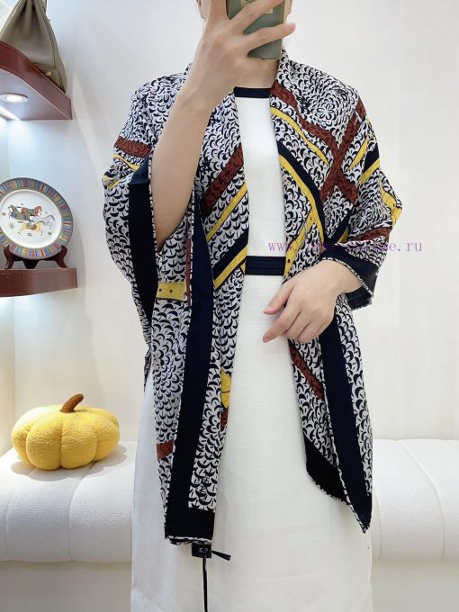 The hot Fendi, the synonym of fashion, is exciting in a second. Advanced simplicity and fashd3ebj4pp - Image 2